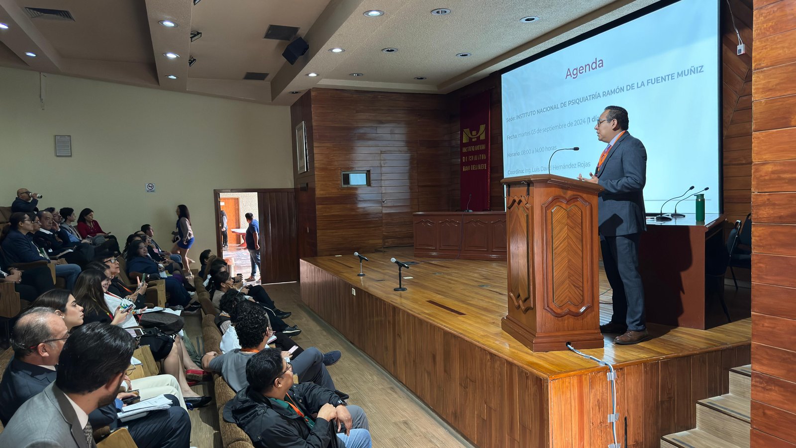 Consultor TI trabajando